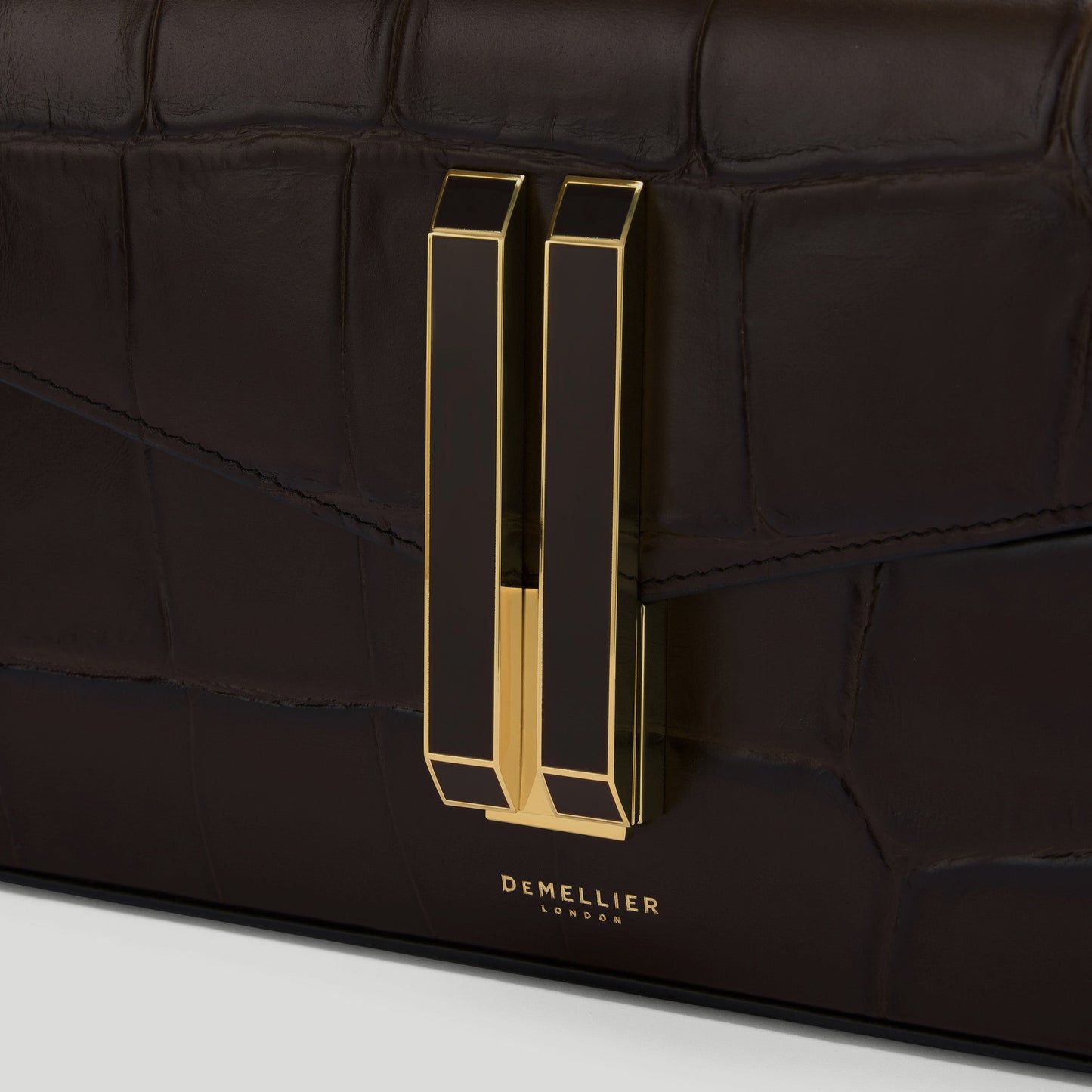 Exclusive The Vancouver Clutch — One Size — Size dark chocolate large croc-effect — Back View