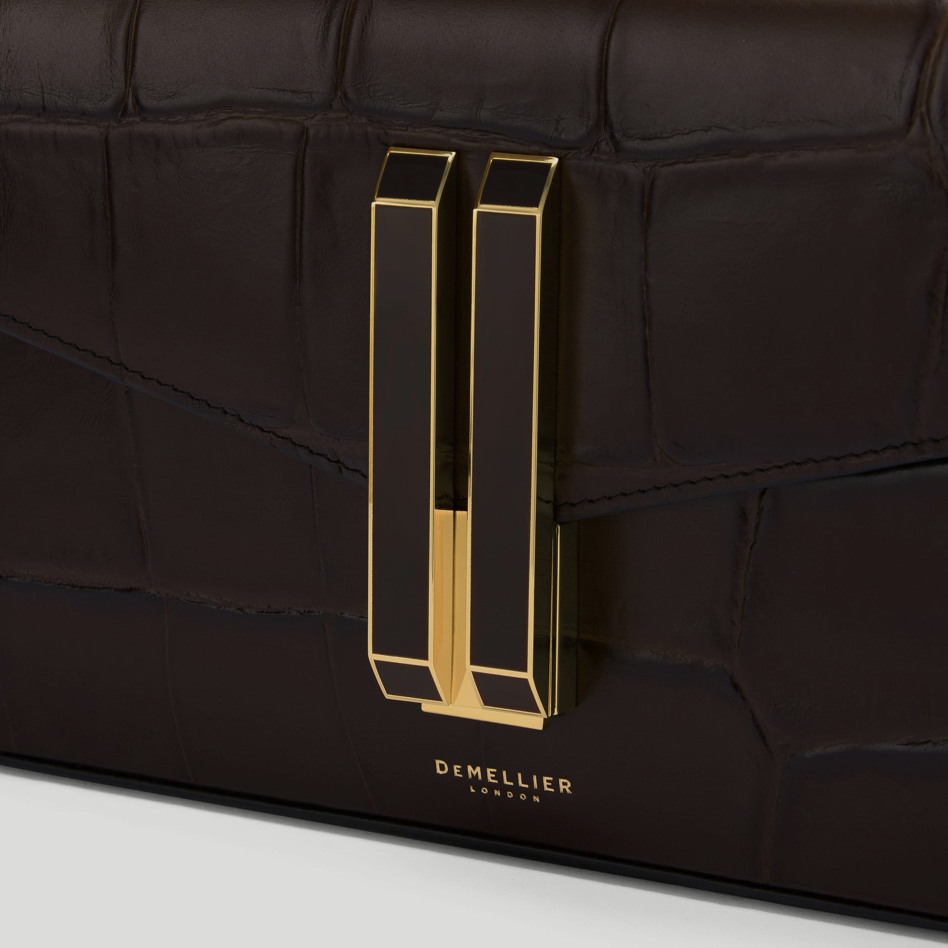 Exclusive The Vancouver Clutch — One Size — Size dark chocolate large croc-effect — Back View