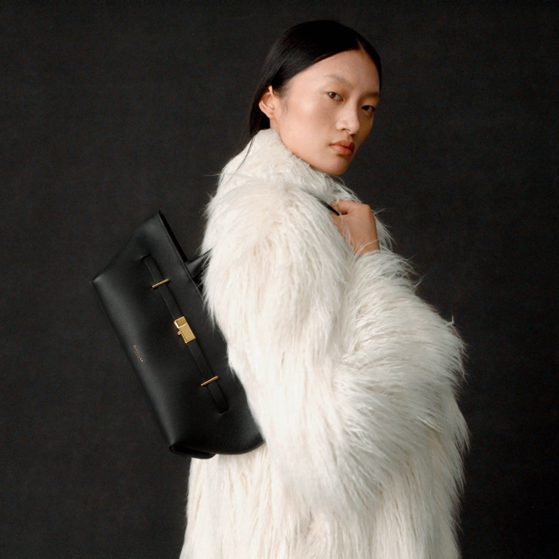 Exclusive The New York Shoulder — One Size — Size black small grain — Side View
