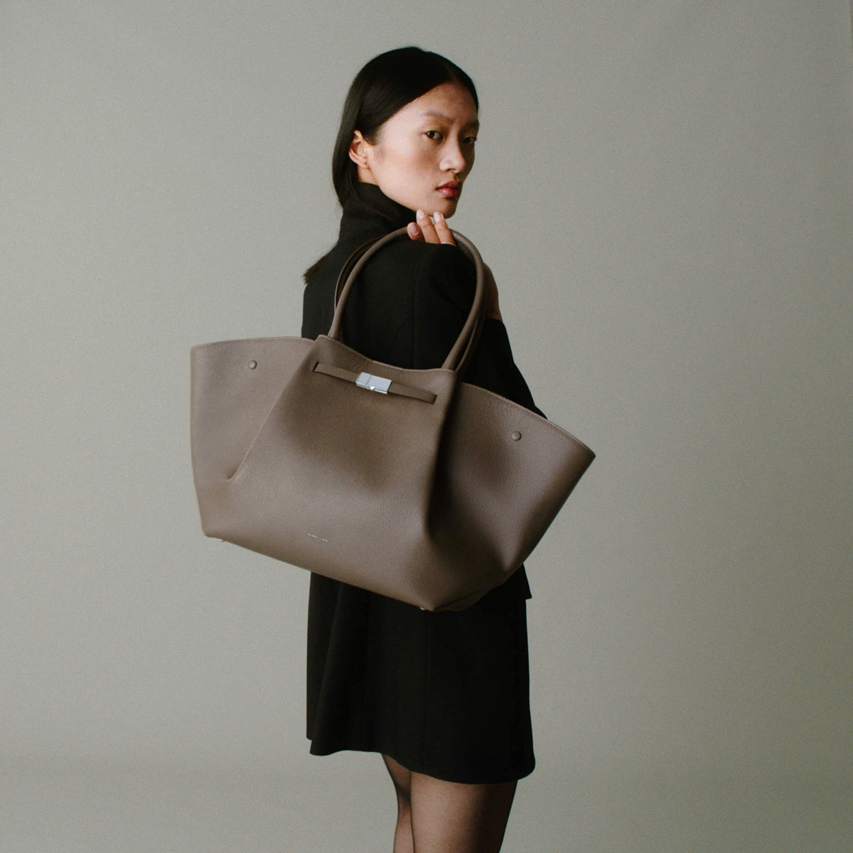 Exclusive The New York — One Size — Size dark taupe small grain — Side View