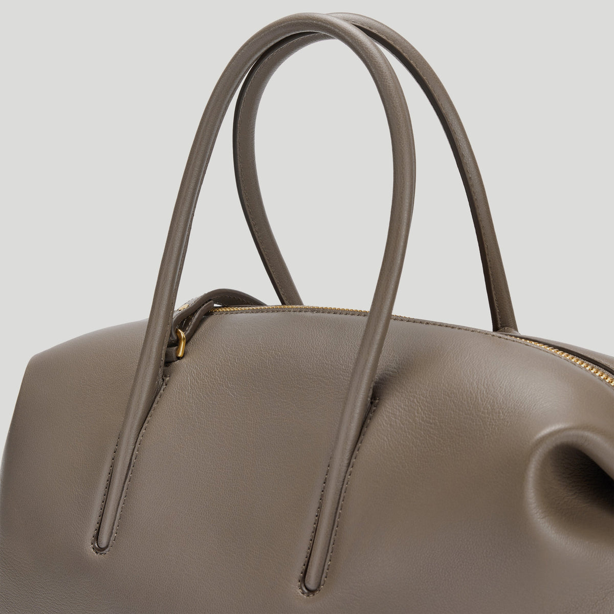 Exclusive The Midi Stockholm — Midi — Size dark taupe fine grain — Detail View