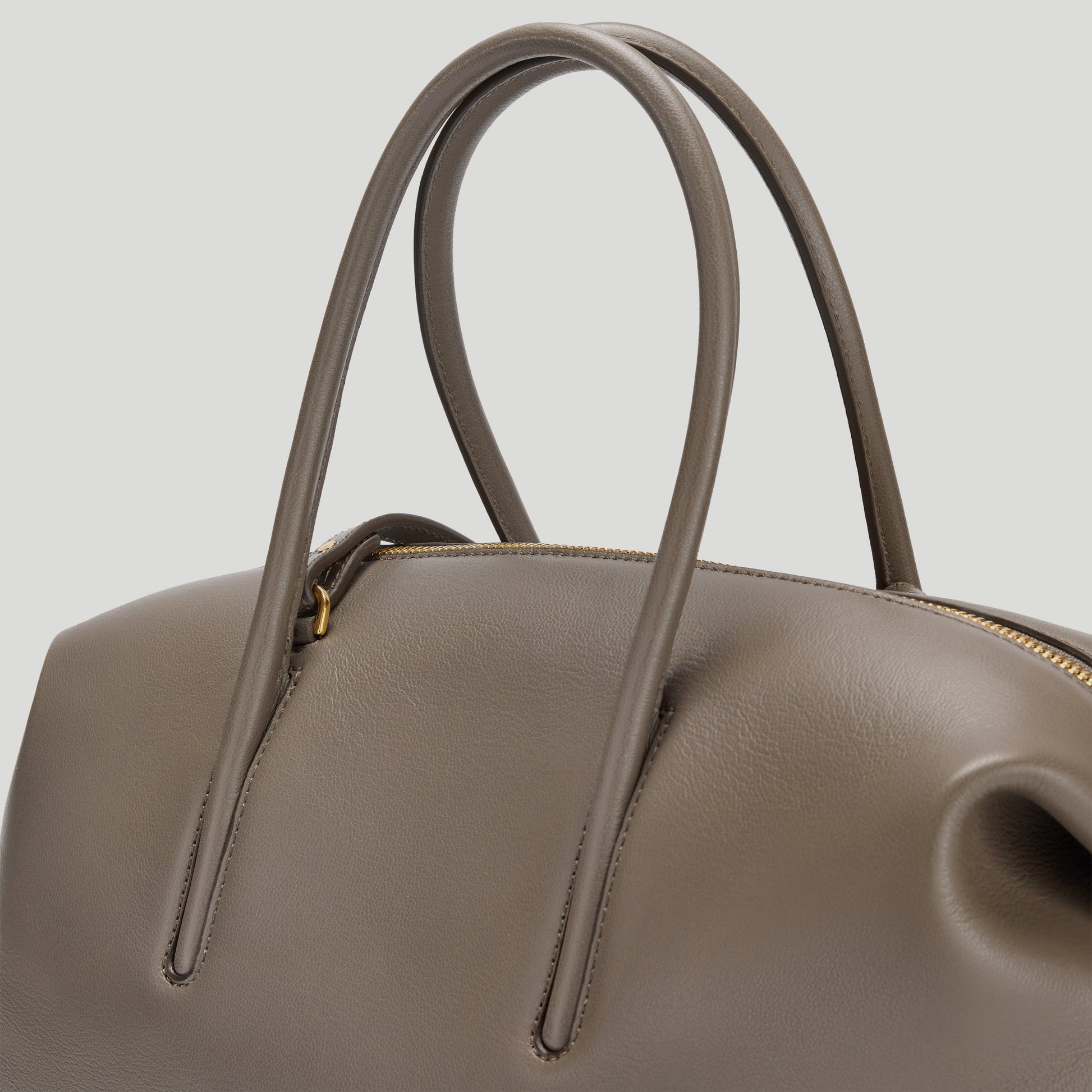 Exclusive The Midi Stockholm — Midi — Size dark taupe fine grain — Detail View