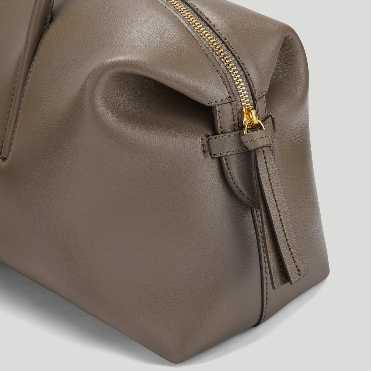 Exclusive The Midi Stockholm — Midi — Size dark taupe fine grain — Side View