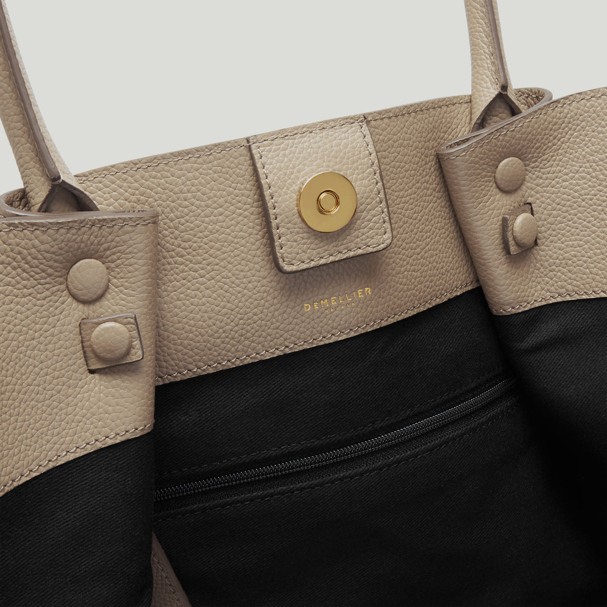 Exclusive The New York — One Size — Size light taupe small grain — Detail View