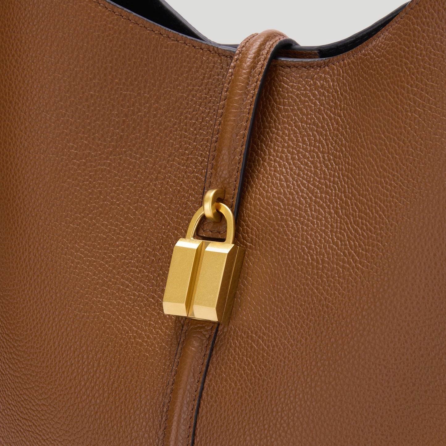 Exclusive The Siena Bucket — One Size — Size tan small grain — Back View