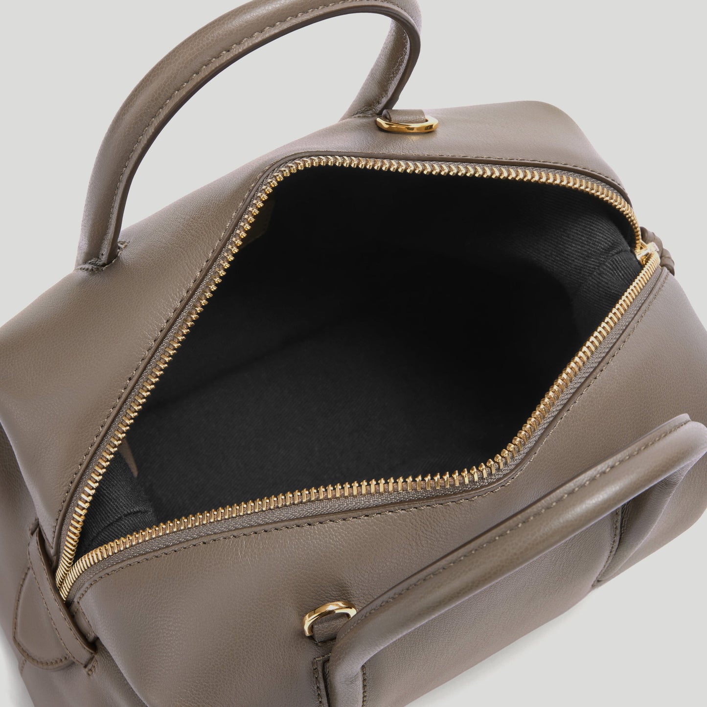 Exclusive The Small Stockholm — Small — Size dark taupe fine grain — Back View