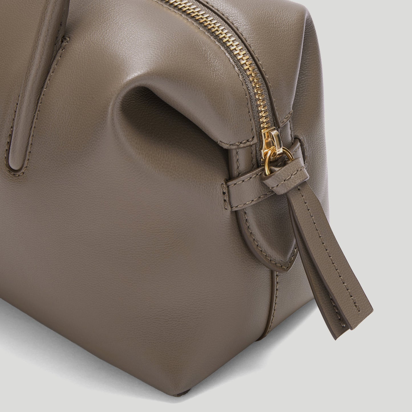 Exclusive The Small Stockholm — Small — Size dark taupe fine grain — Side View