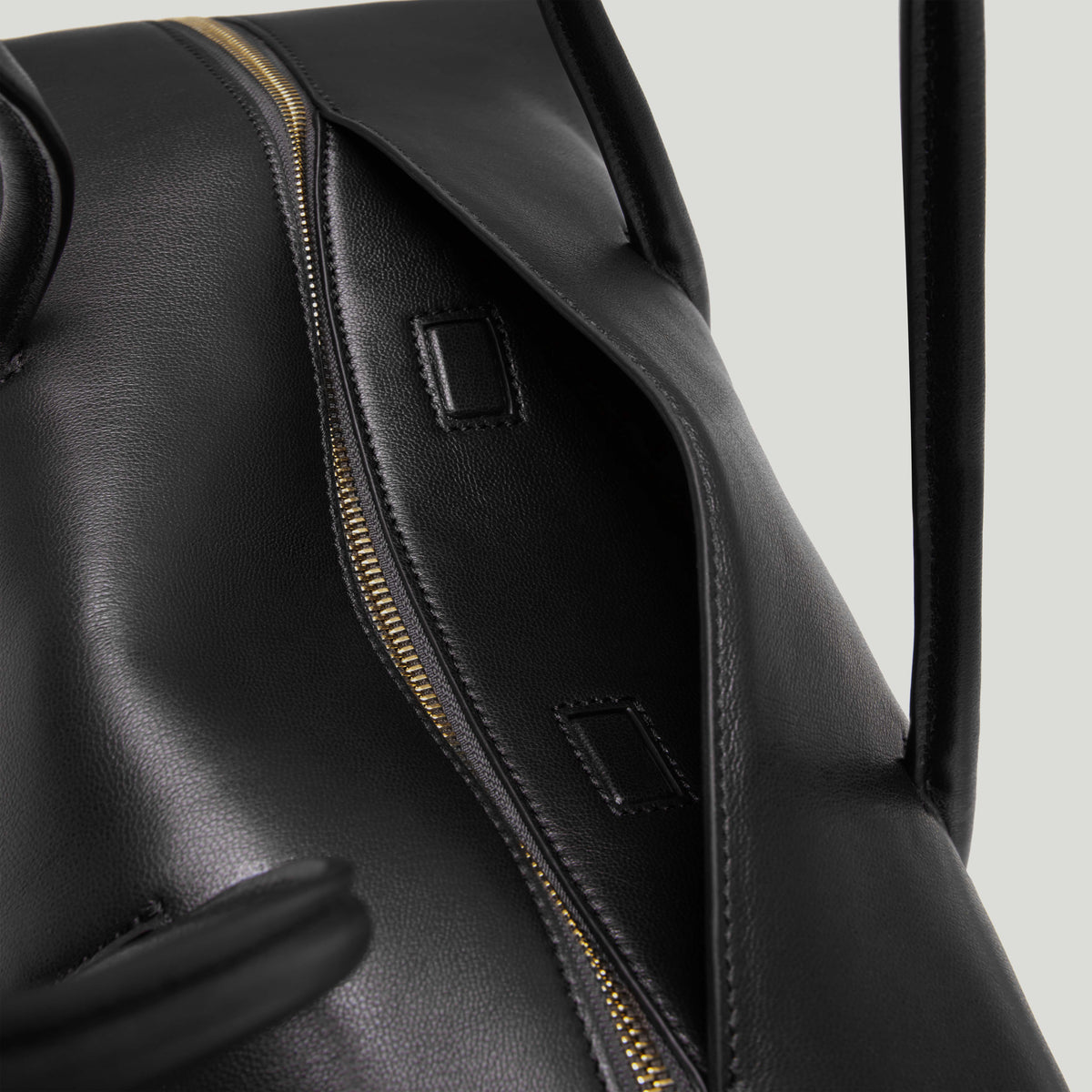 Exclusive The Stockholm — One Size — Size black fine grain — Detail View