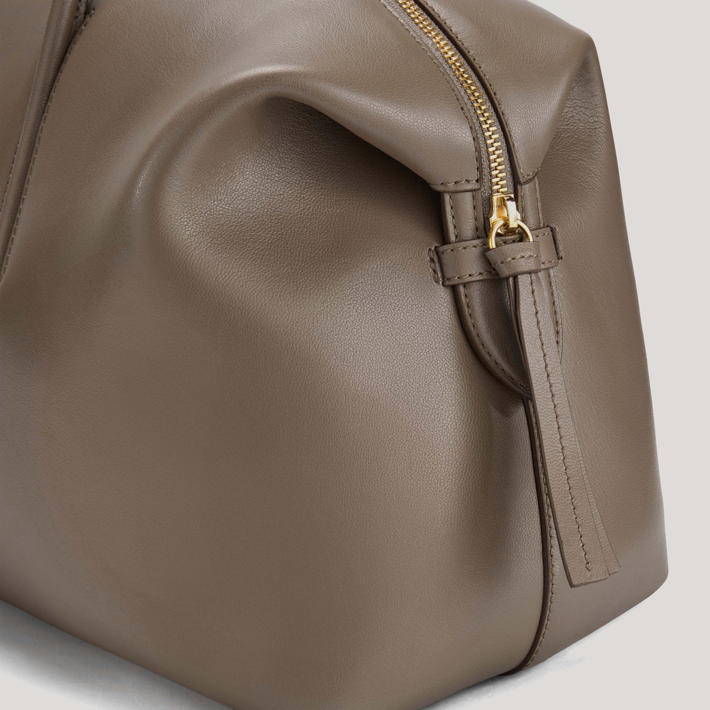 Exclusive The Stockholm — One Size — Size dark taupe fine grain — Back View