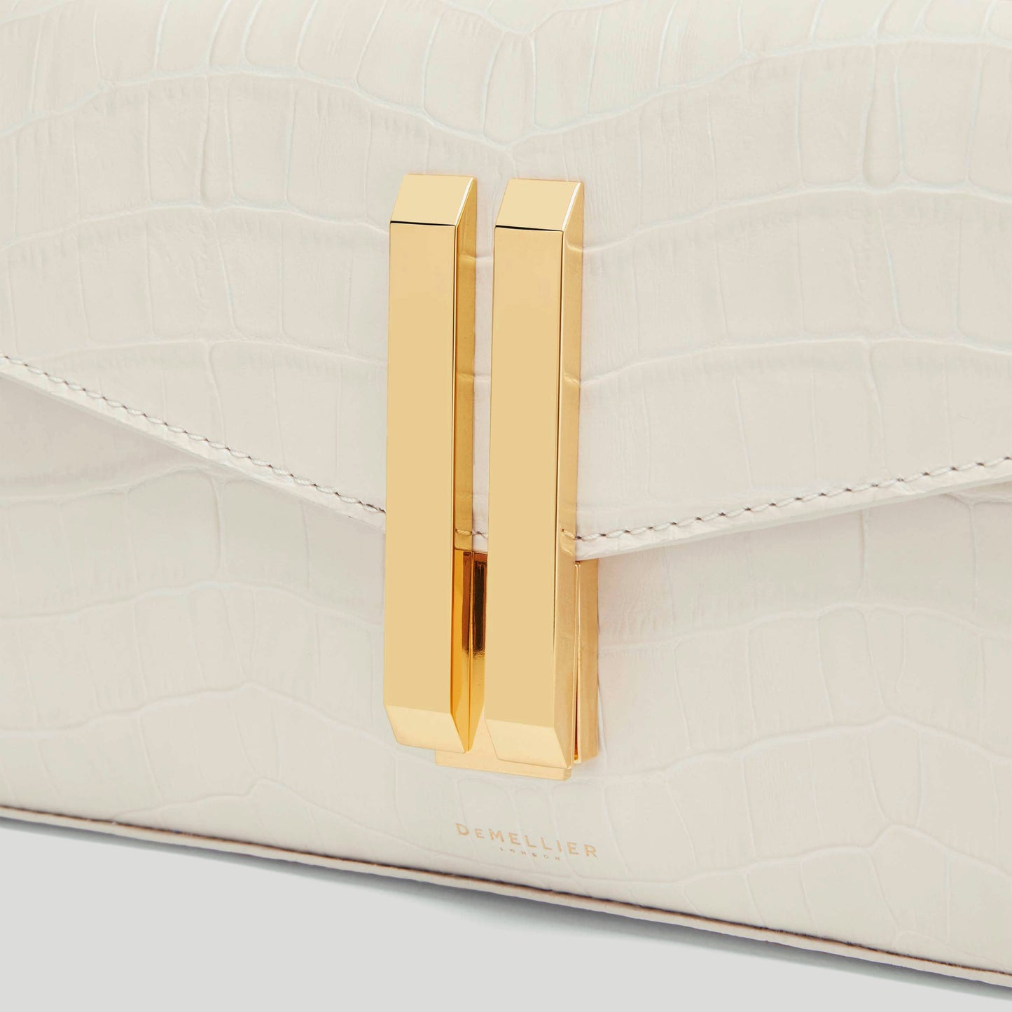 Exclusive The Vancouver Clutch — One Size — Size chalk croc-effect — Side View