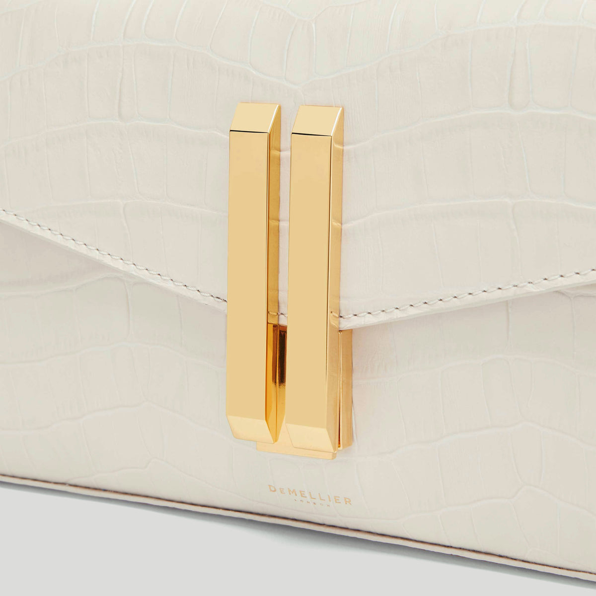 Exclusive The Vancouver Clutch — One Size — Size chalk croc-effect — Side View